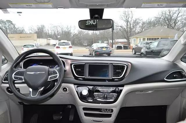 2021 Chrysler Voyager