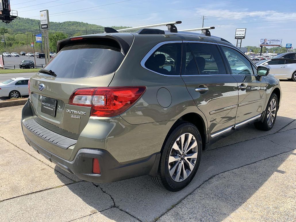 2019 Subaru Outback 3.6R Touring image 3