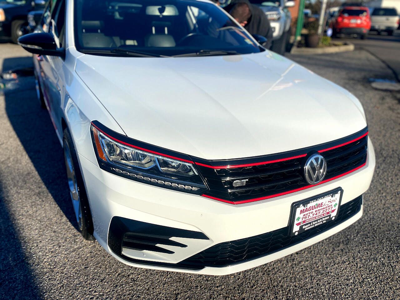 2018 Volkswagen Passat GT image 1