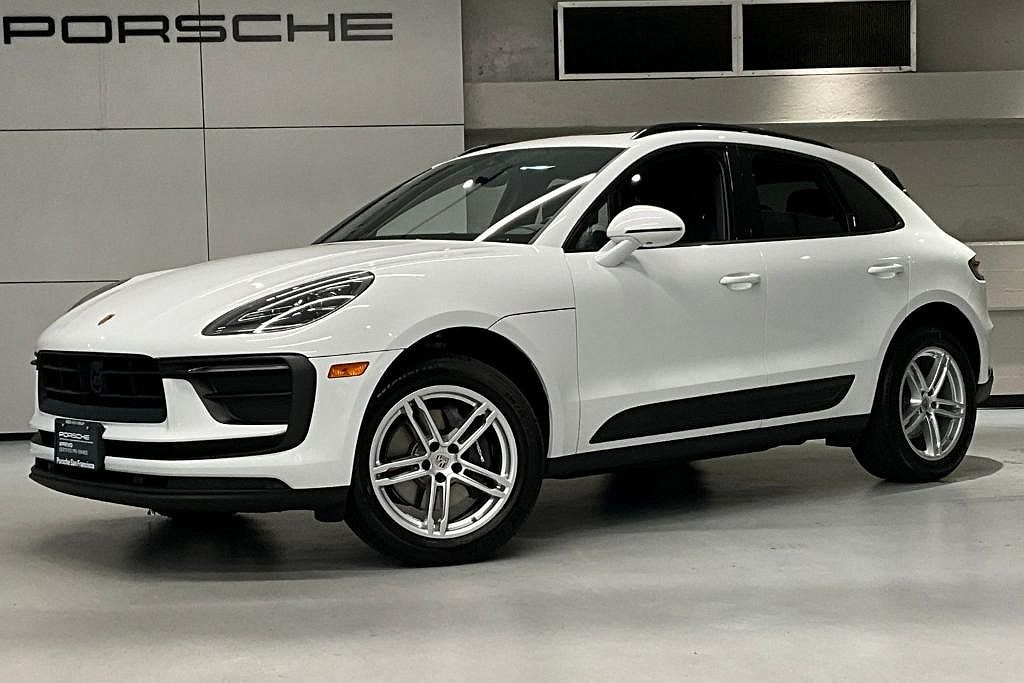 2023 Porsche Macan T image 0