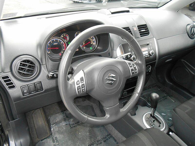 2010 Suzuki SX4 null image 8