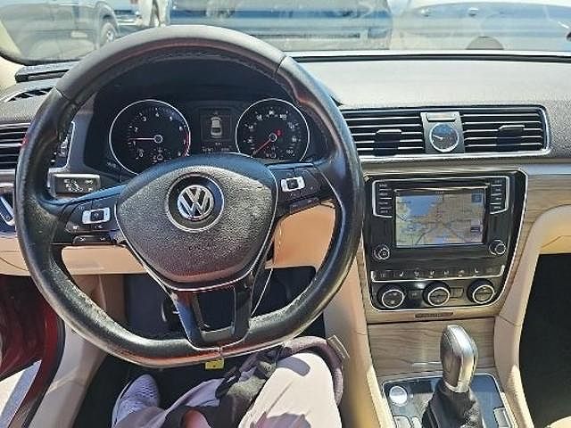 2017 Volkswagen Passat SE image 3