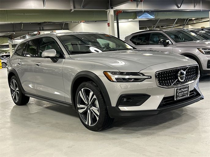 2025 Volvo V60