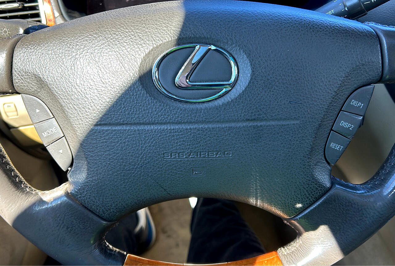 2004 Lexus LS 430 image 24