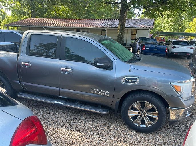 2017 Nissan Titan