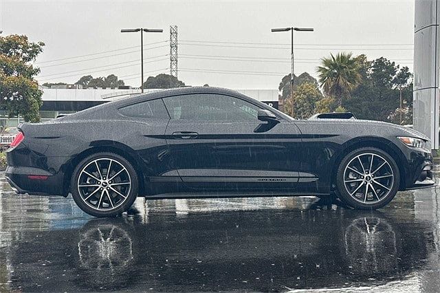 2015 Ford Mustang null image 2