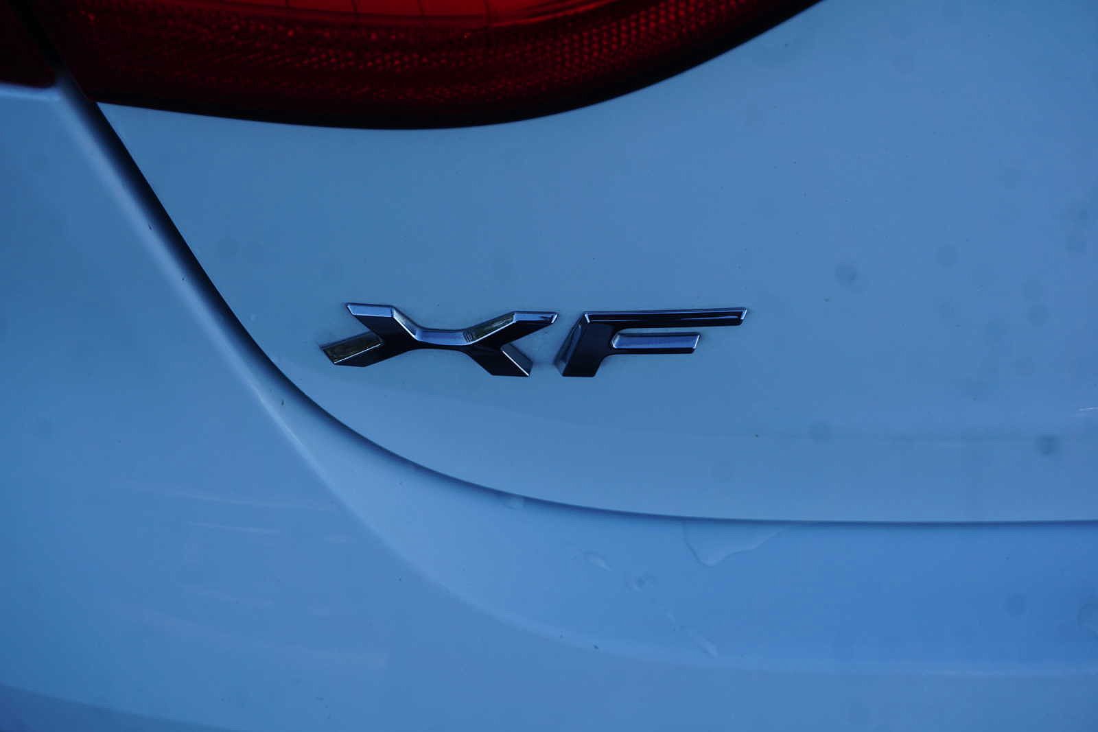 2016 Jaguar XF R-Sport image 36