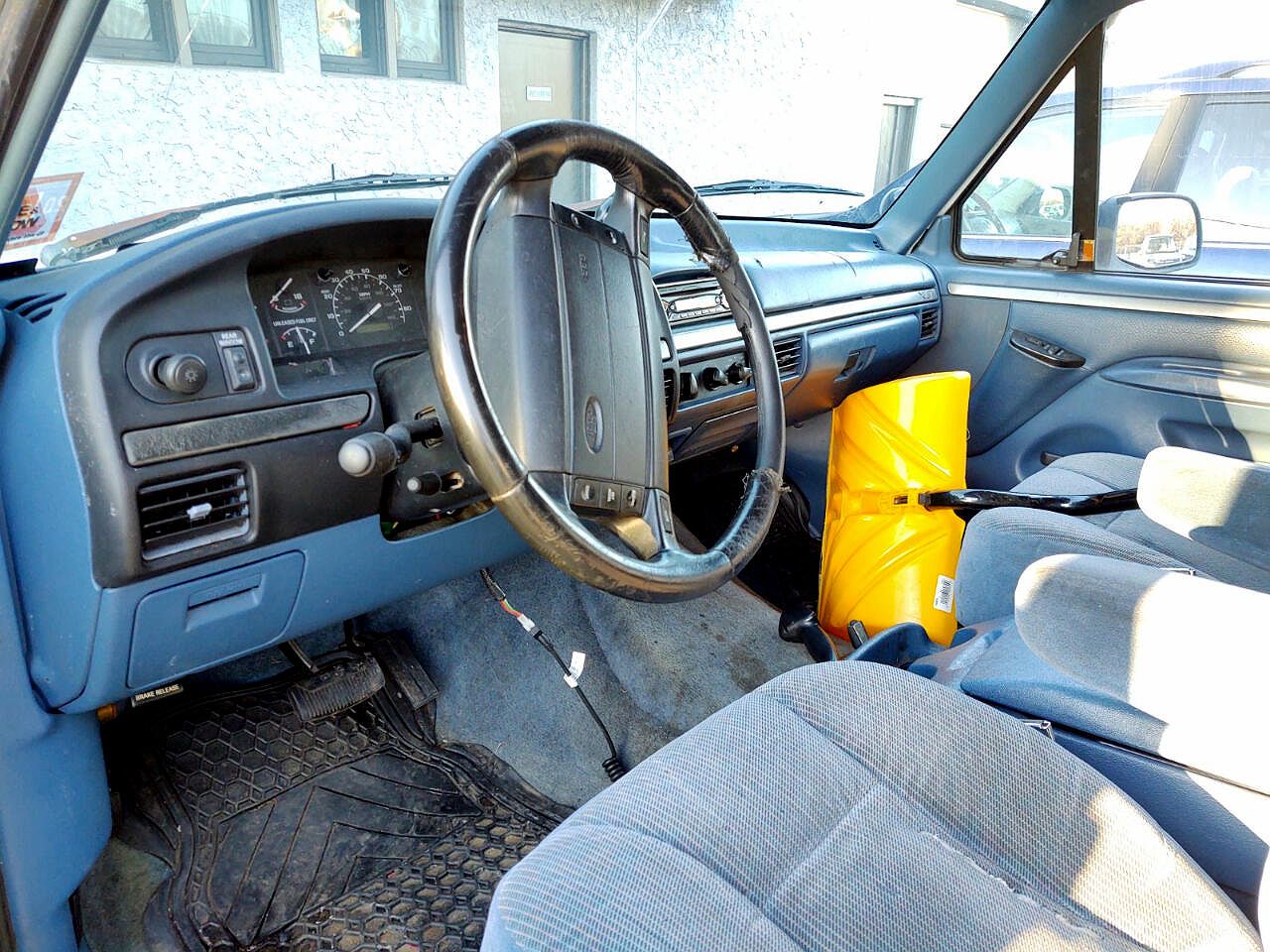 1995 Ford Bronco XLT image 8