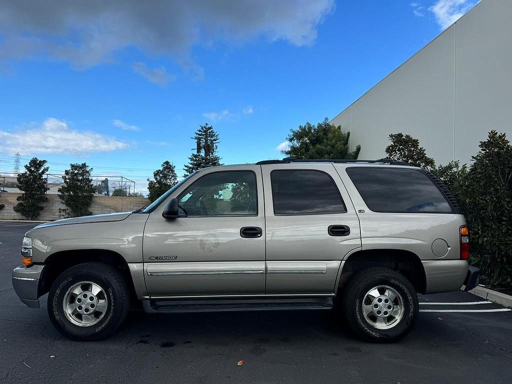 2000 Chevrolet Tahoe null image 2