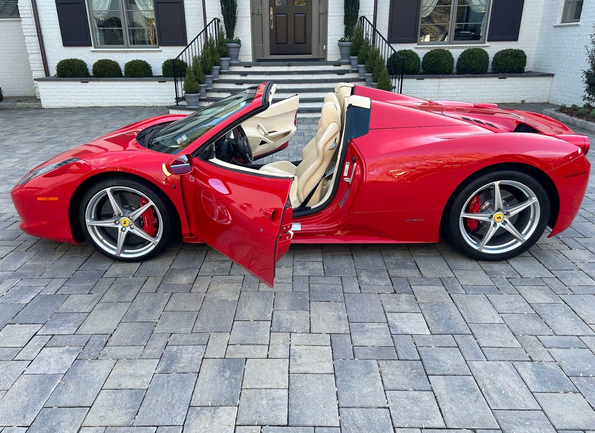 2014 Ferrari 458 null image 5