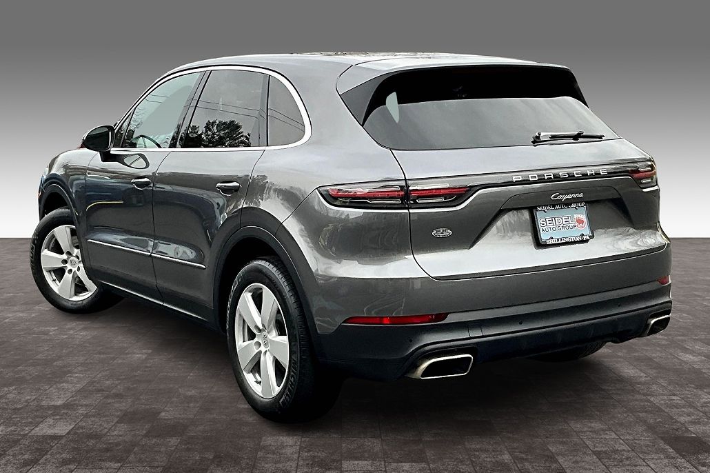 2019 Porsche Cayenne Base image 3