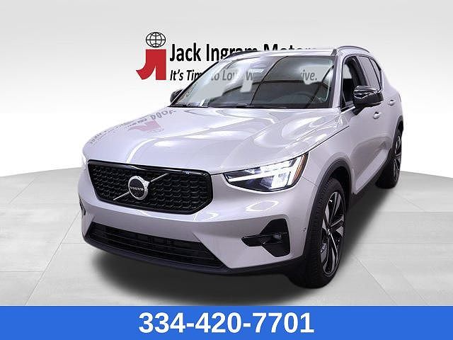 2025 Volvo XC40