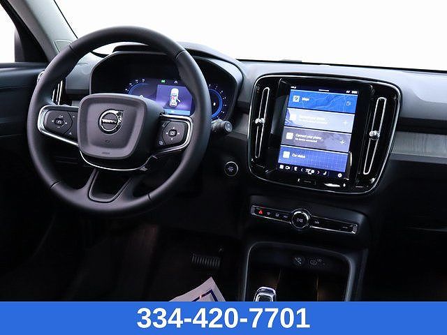 2025 Volvo XC40