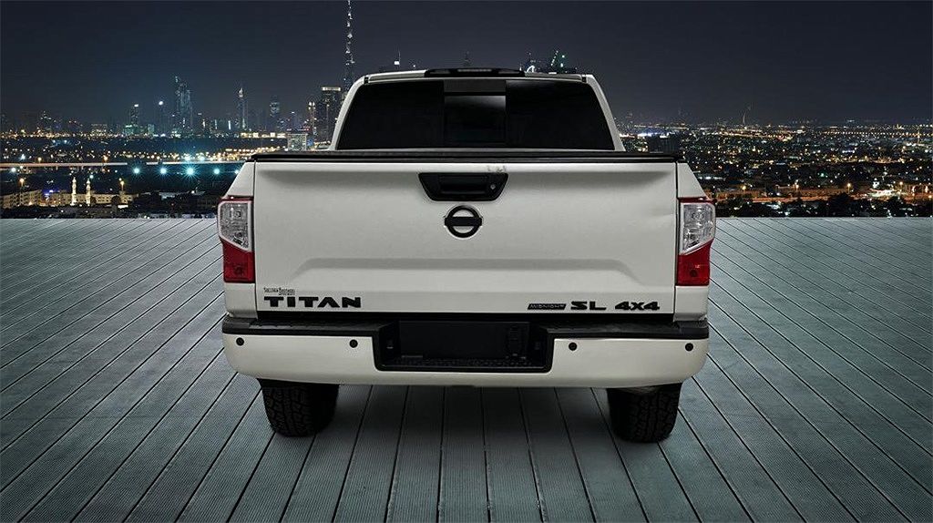 2019 Nissan Titan SL image 5