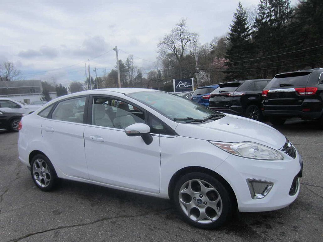 2011 Ford Fiesta SEL image 2