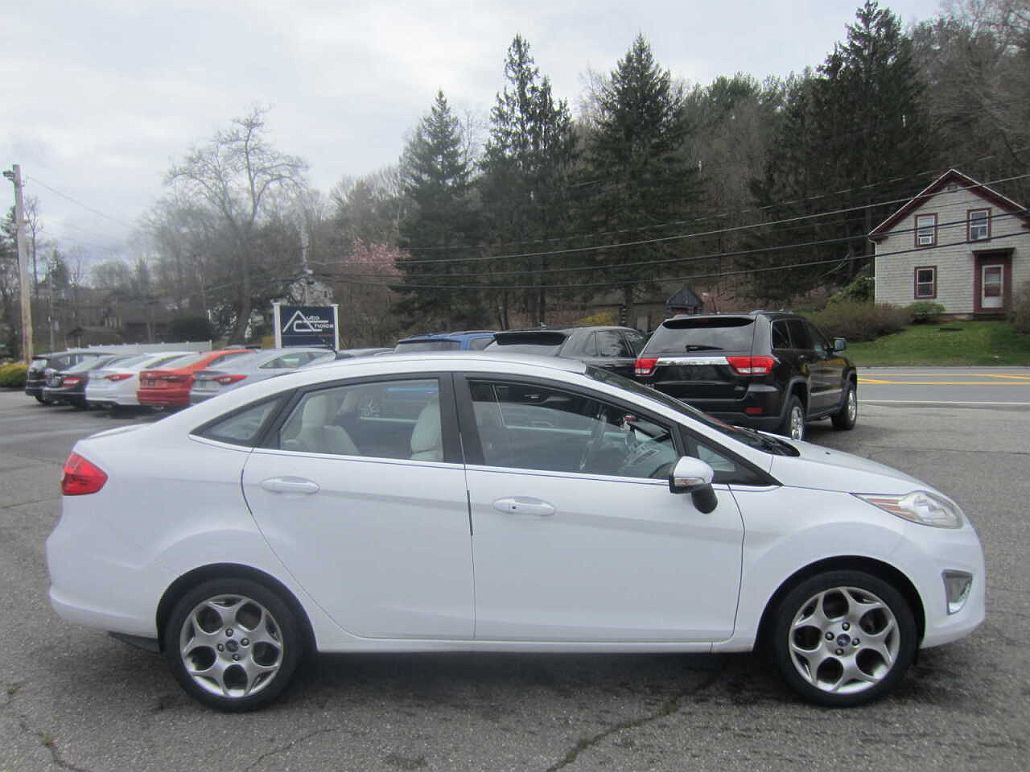 2011 Ford Fiesta SEL image 3