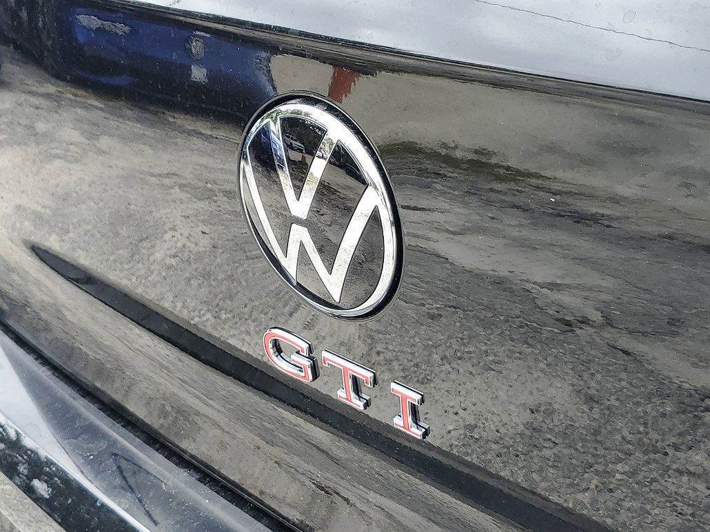 2024 Volkswagen Golf SE image 4
