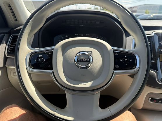 2022 Volvo XC90 Inscription T6 AWD photo 9