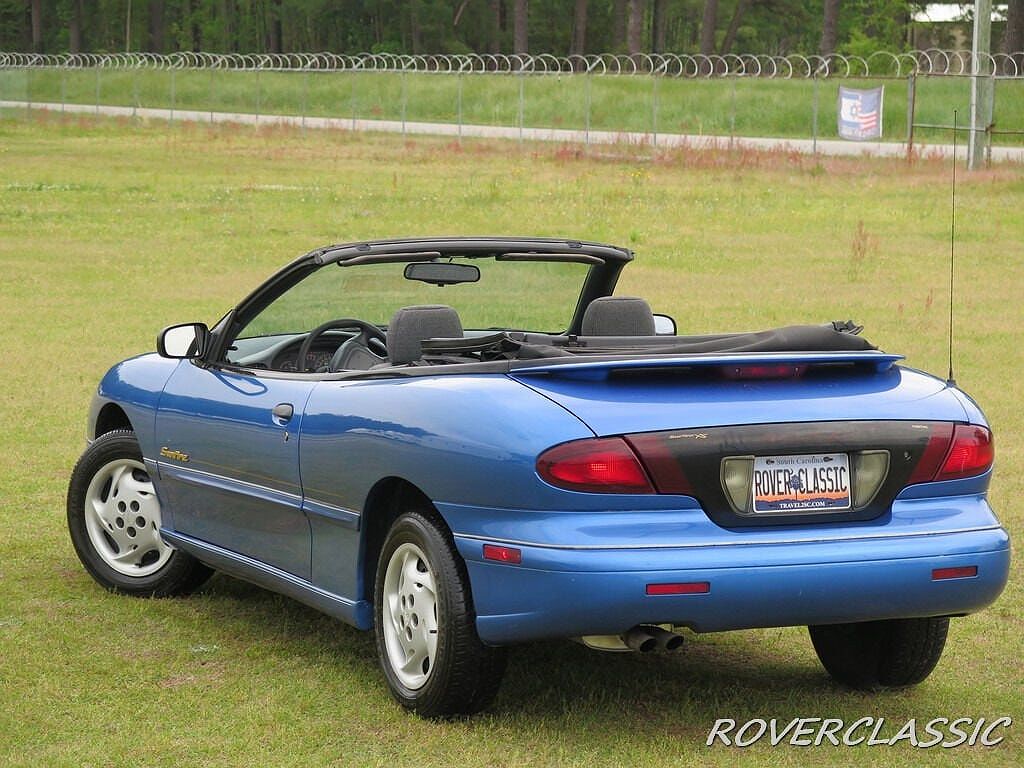 1996 Pontiac Sunfire SE image 1