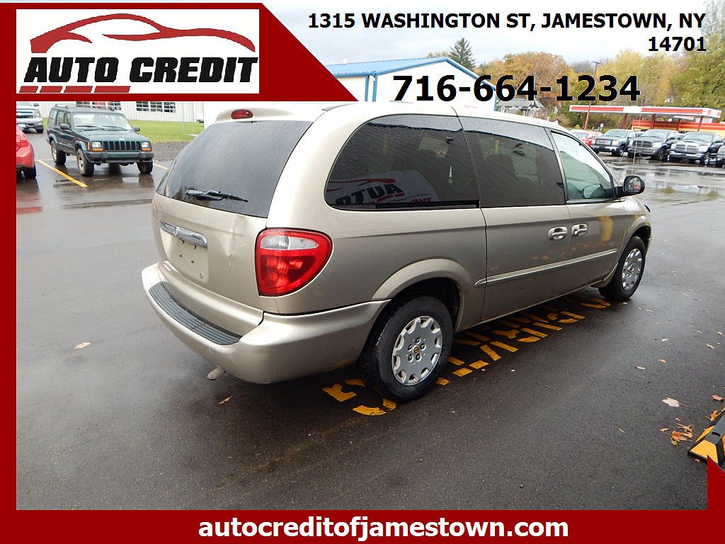 2002 Chrysler Town & Country EL image 3