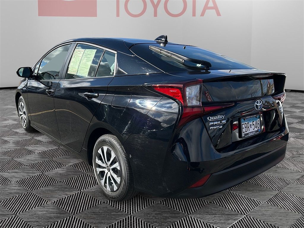 2020 Toyota Prius XLE image 3