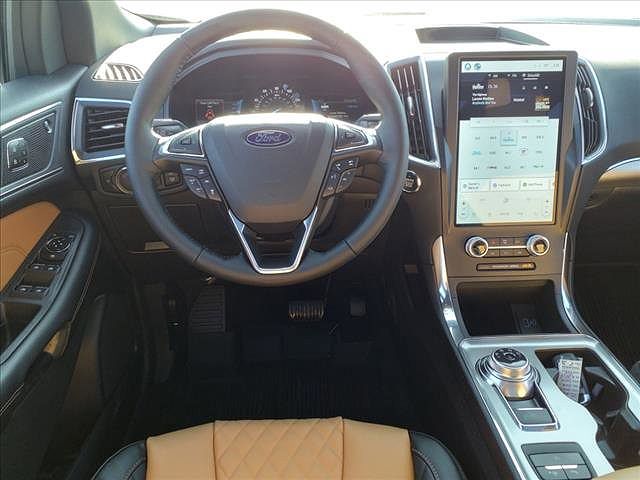 2024 Ford Edge Titanium image 2