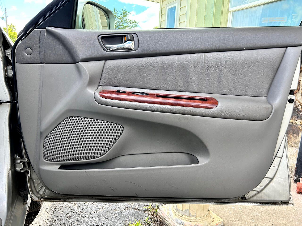 2004 Toyota Camry XLE image 16