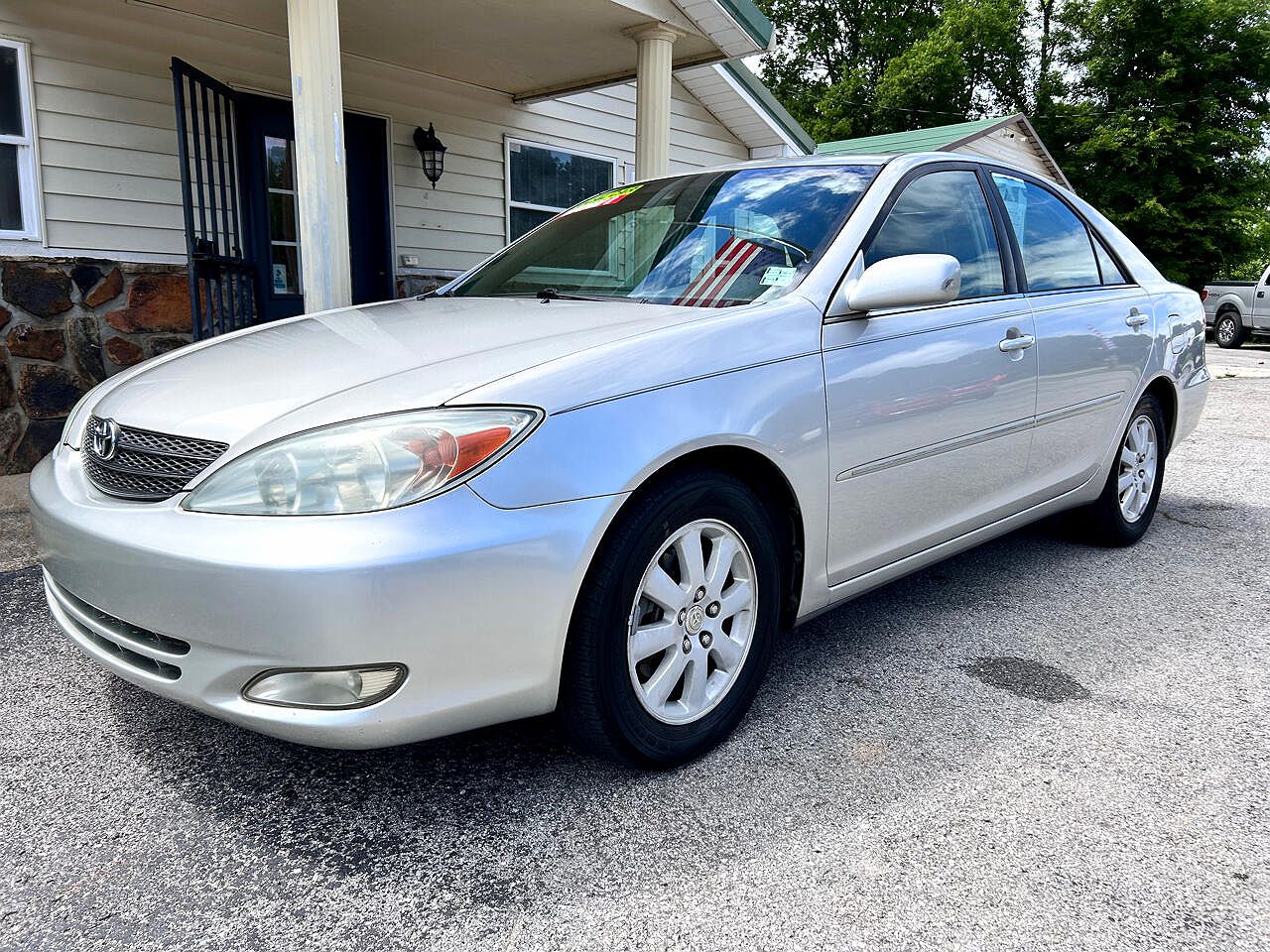 2004 Toyota Camry XLE image 1