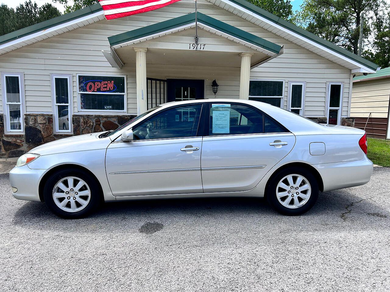 2004 Toyota Camry XLE image 2