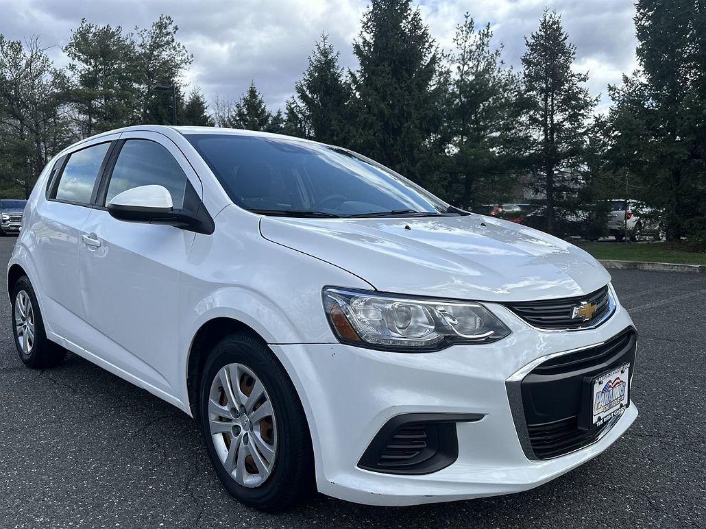 2019 Chevrolet Sonic LT image 0