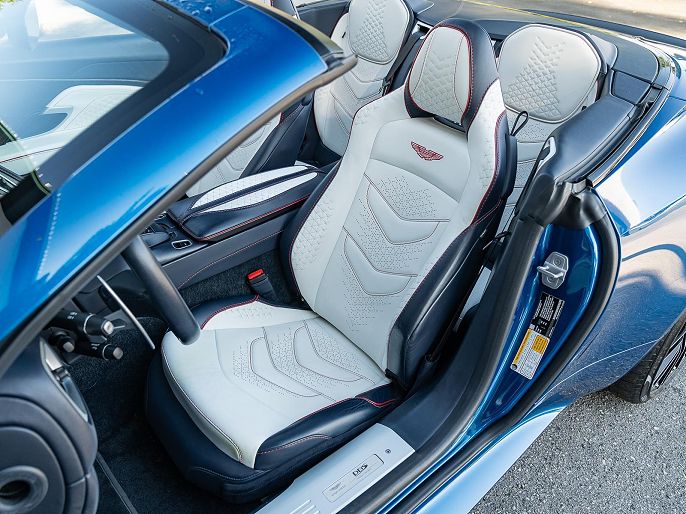2022 Aston Martin DBS