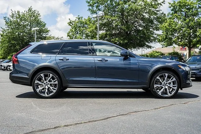 2025 Volvo V90