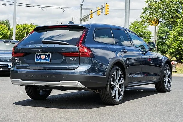 2025 Volvo V90