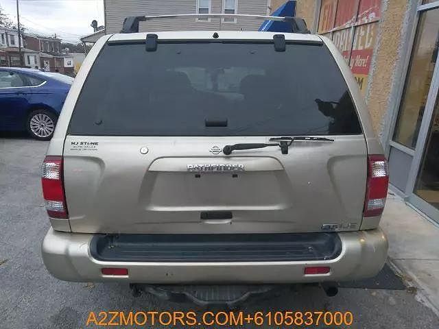 2001 Nissan Pathfinder SE image 3