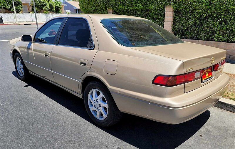 1998 Toyota Camry XLE image 2