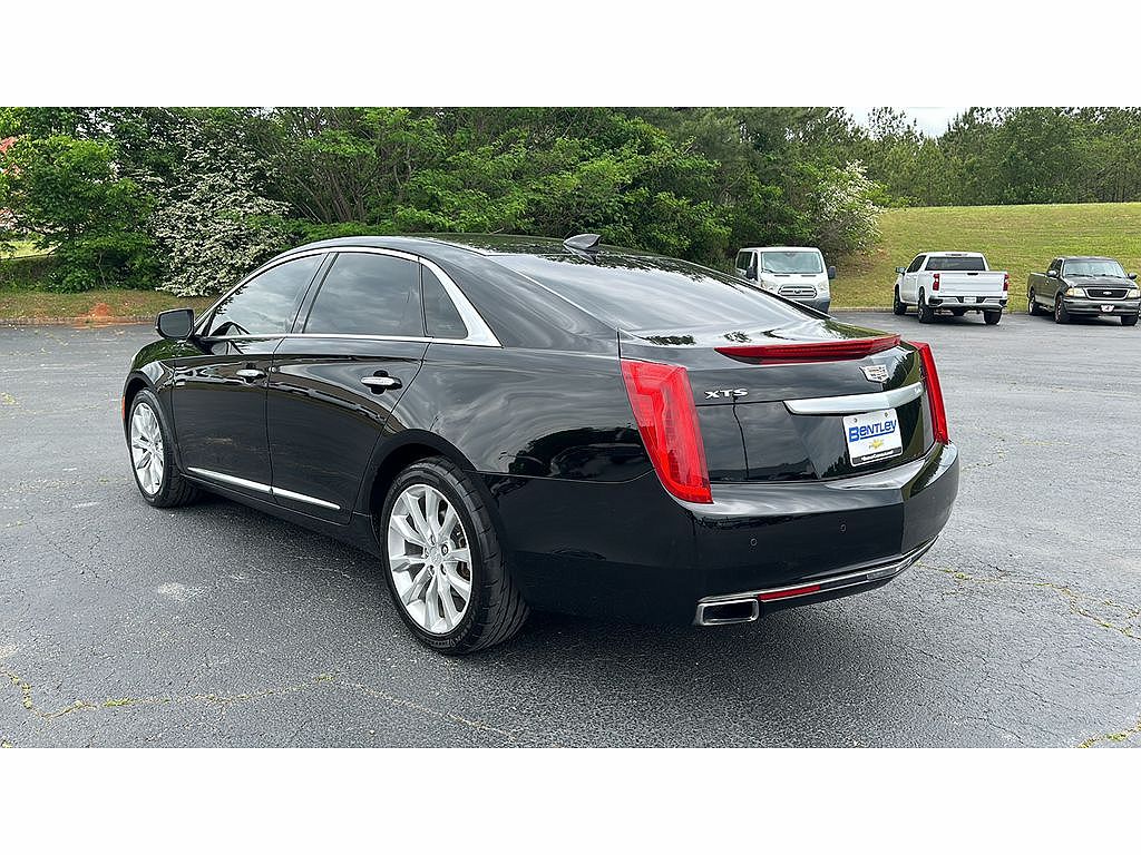 2017 Cadillac XTS Luxury image 2