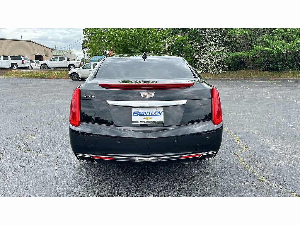 2017 Cadillac XTS Luxury image 3