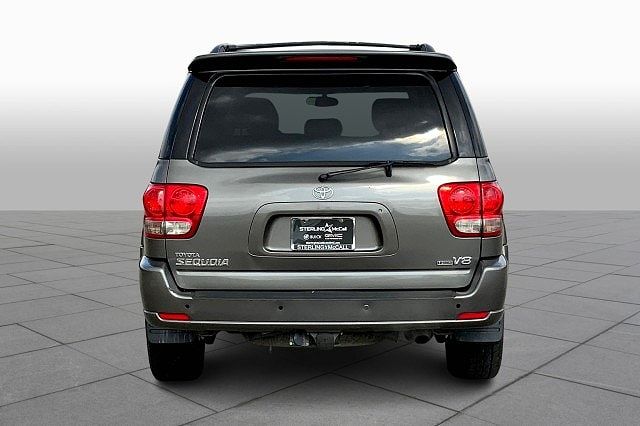 2005 Toyota Sequoia SR5 image 3