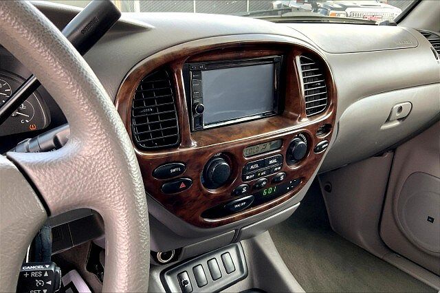 2005 Toyota Sequoia SR5 image 5