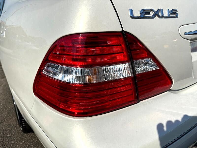 2005 Lexus LS 430 image 9