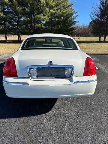 2006 Lincoln Town Car Signature Limited image 5