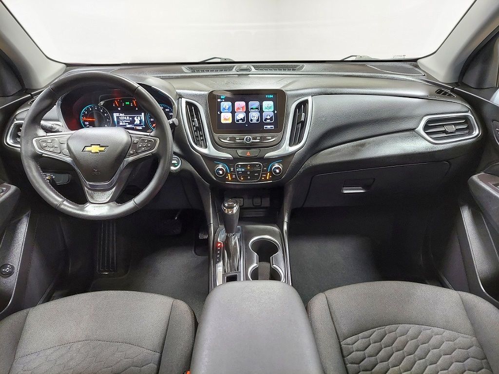 2018 Chevrolet Equinox LT image 2