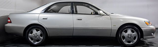 2001 Lexus ES 300 image 3