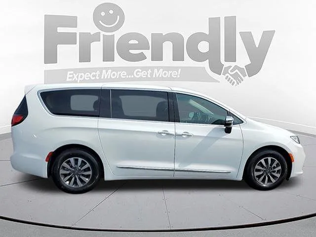 2023 Chrysler Pacifica Limited image 5