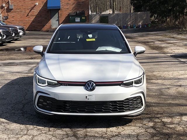 2024 Volkswagen Golf SE image 0