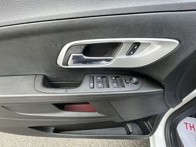 2017 Chevrolet Equinox LT image 10