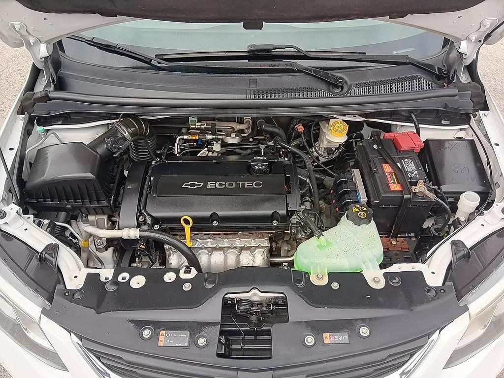 2017 Chevrolet Sonic LS image 10