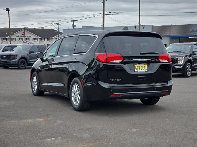 2025 Chrysler Voyager