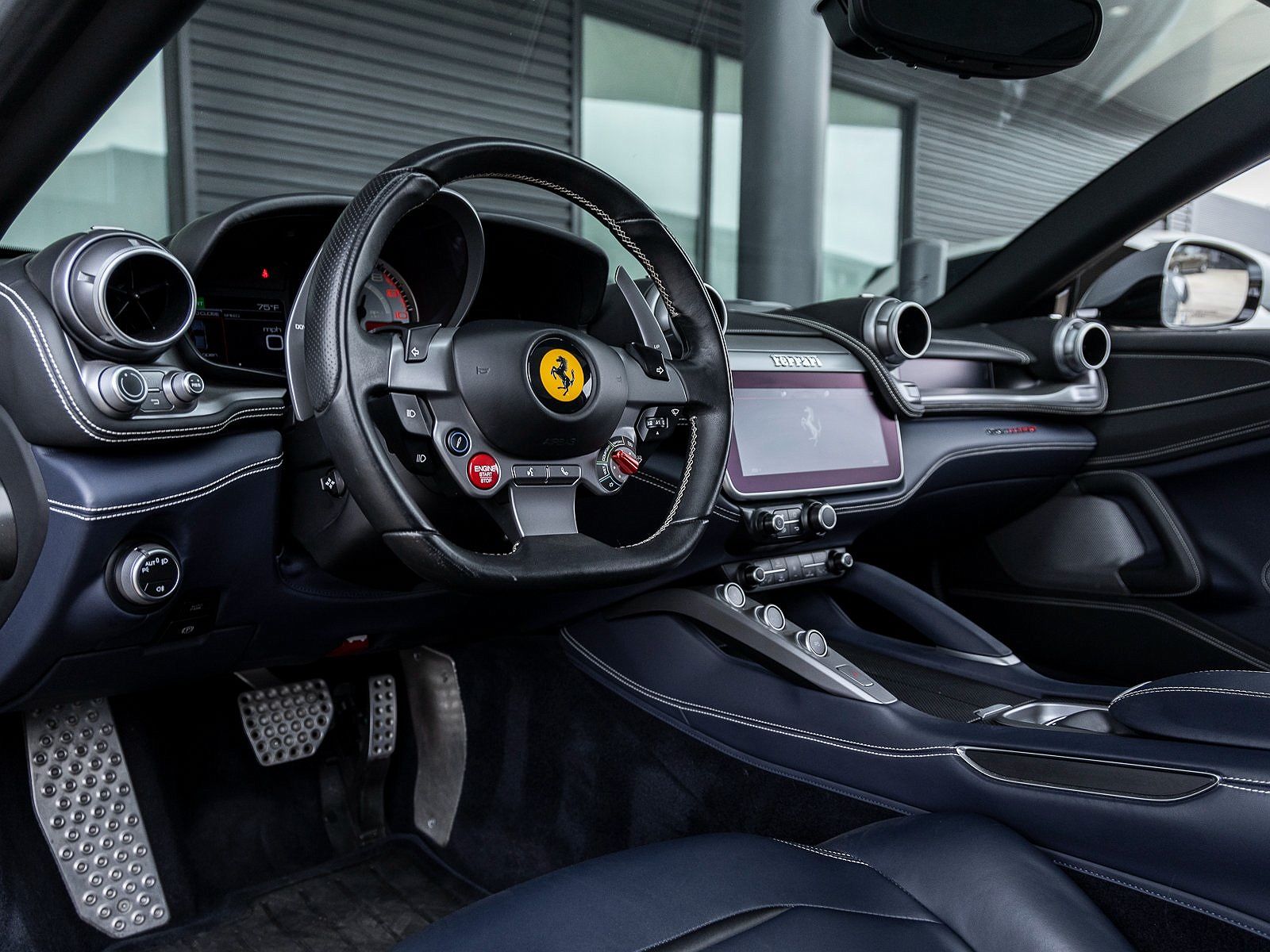 2017 Ferrari GTC4Lusso null image 29