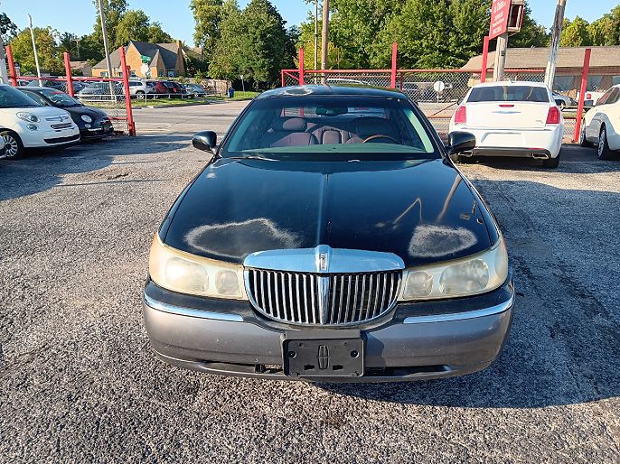 2001 Lincoln Town Car